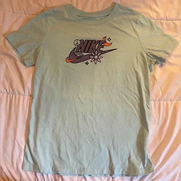 Nike Other - Nike tee girls M EUC
